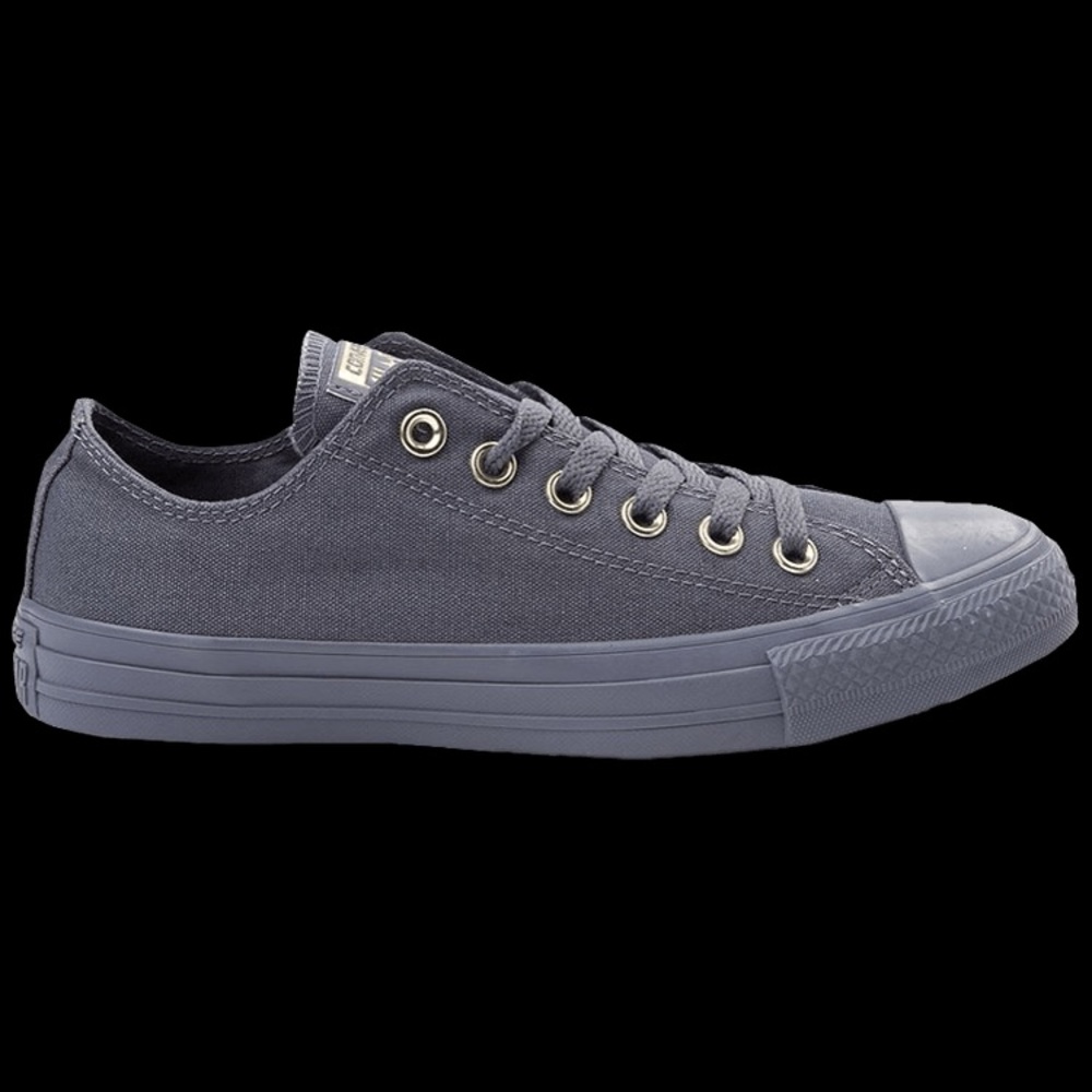 Brand new never worn converse women’s 8